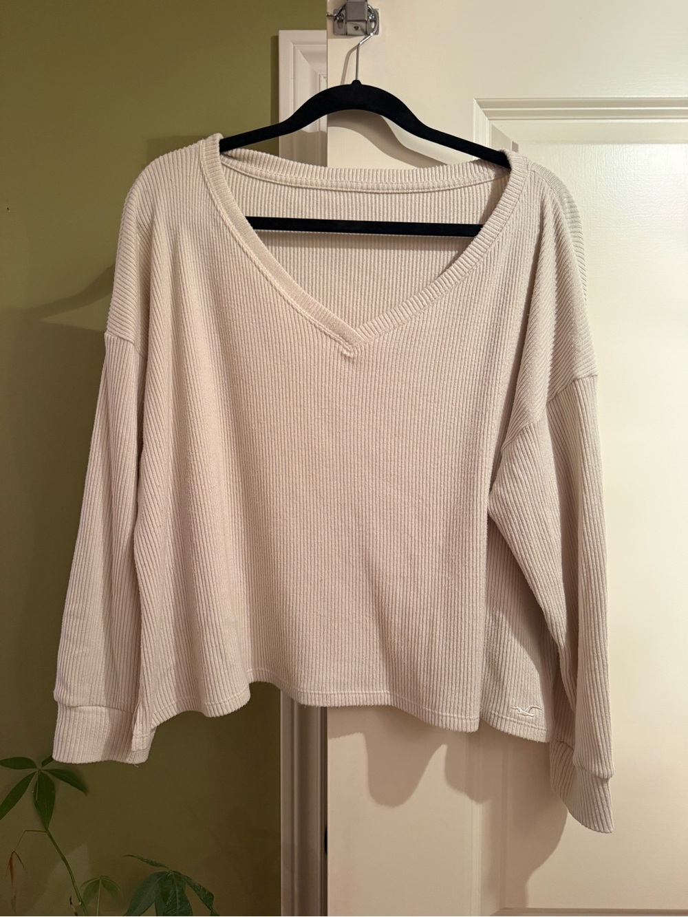 Hollister Cream Ribbed V-Neck Relaxed Long Sleeve Top
